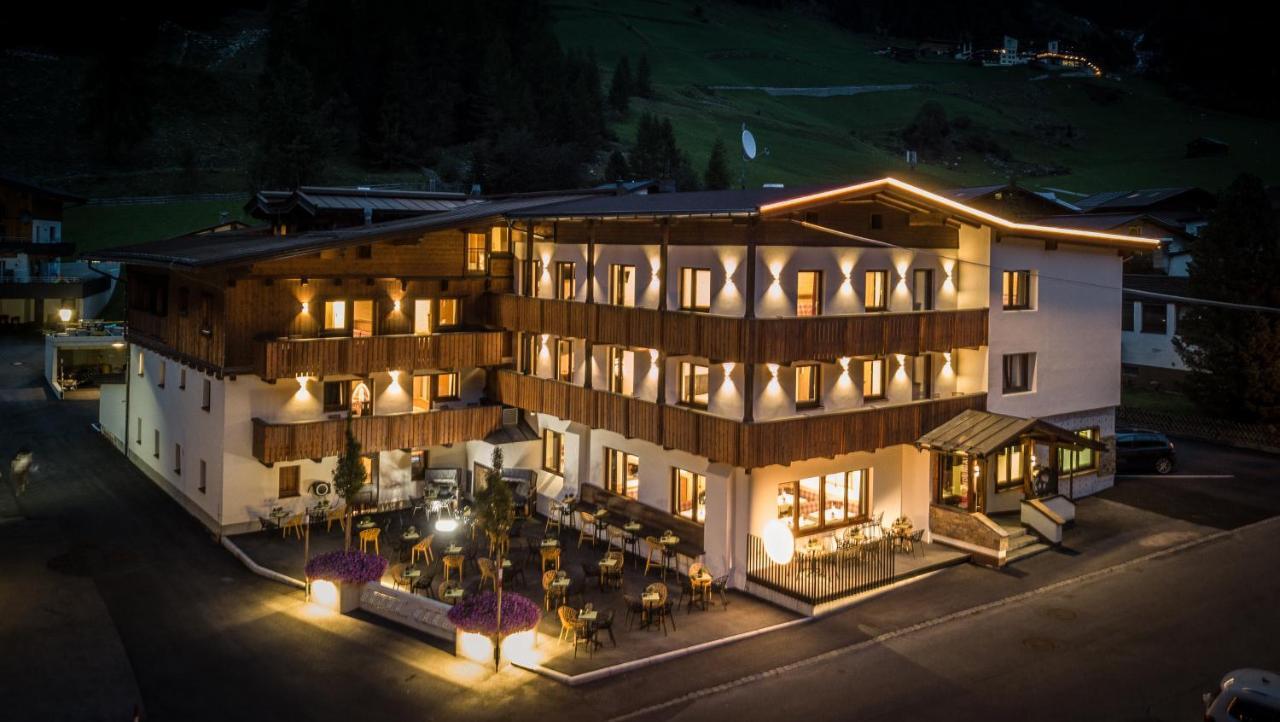 First Mountain Hotel Oetztal Längenfeld Eksteriør billede